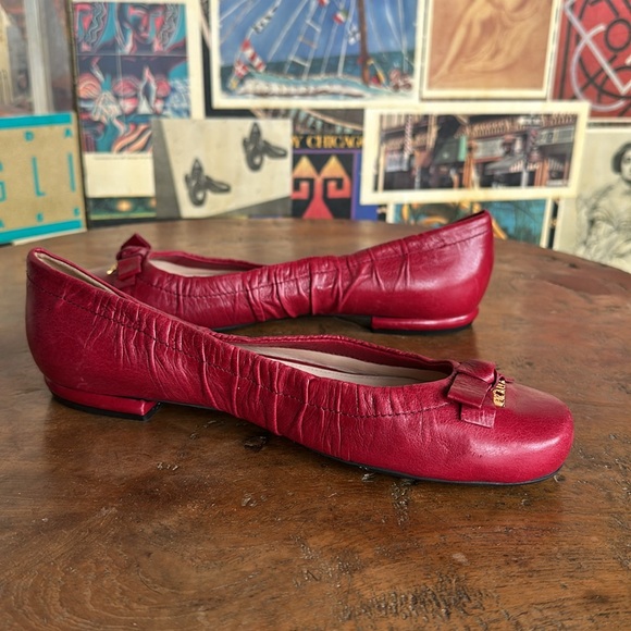 RED Prada Ruched Ballet Flats with Bows - Picture 6 of 9